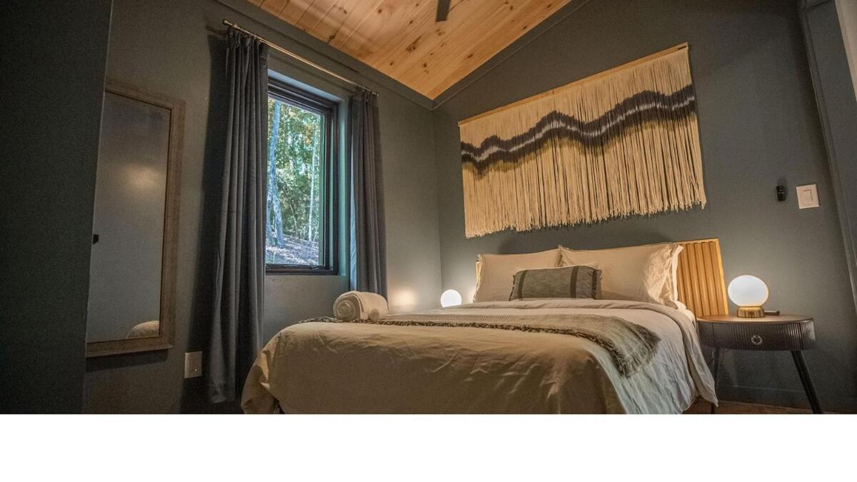 Holiday home Couple's With Outdoor Movies, Firepit And Hot Tub - Rose Peak Loft *