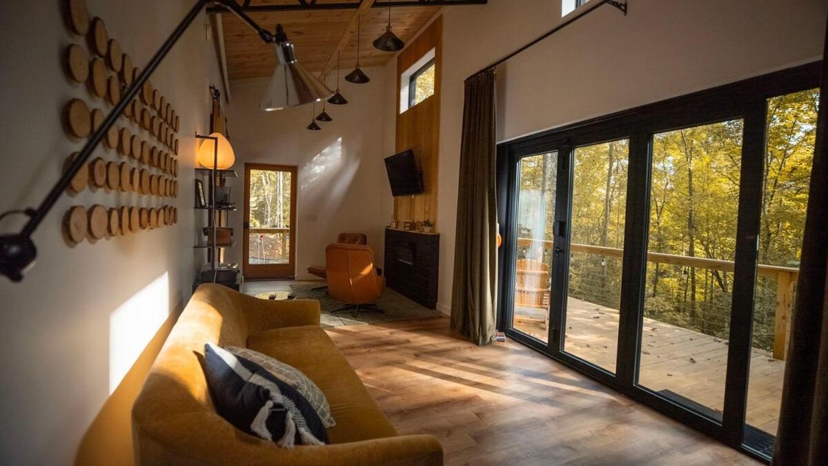 Couple's With Outdoor Movies, Firepit And Hot Tub - Rose Peak Loft Holiday home *