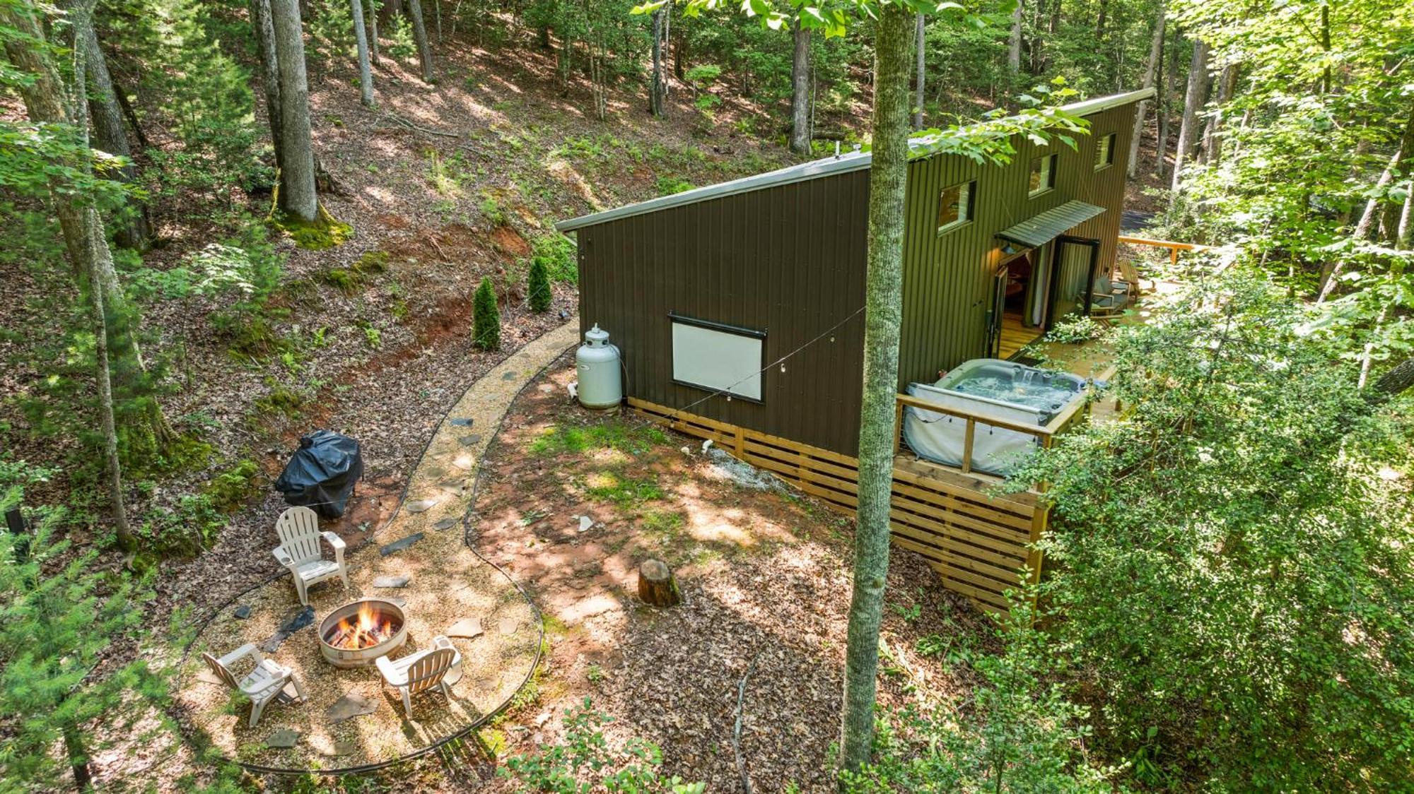 Holiday home Couple's With Outdoor Movies, Firepit And Hot Tub - Rose Peak Loft *